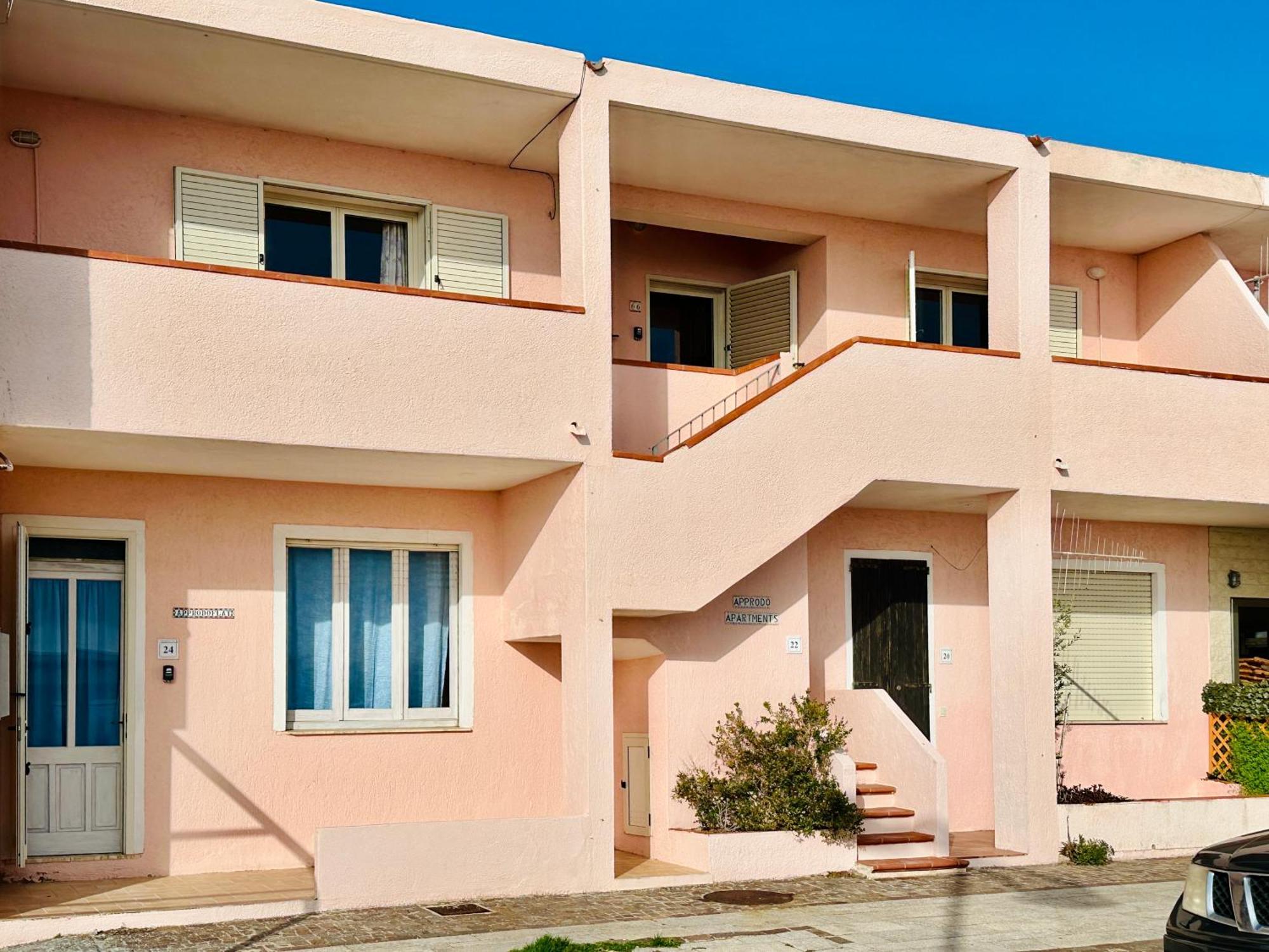 L'Approdo Apartments Isola Rossa Exterior foto